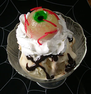Eyeball-ice-cream-sundae-for-halloween Eyeball-ice-cream-sundae-for-halloween